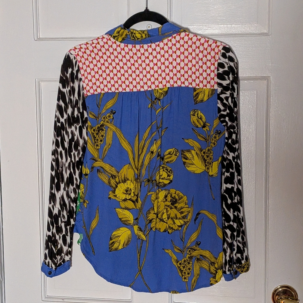 Maeve Paz Contrast Print Button Down Shirt - Picture 5 of 5